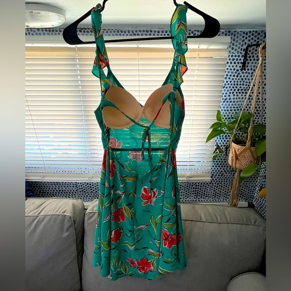Lulu’s NWOT Green Floral Backless Dress - Picture 2 of 4